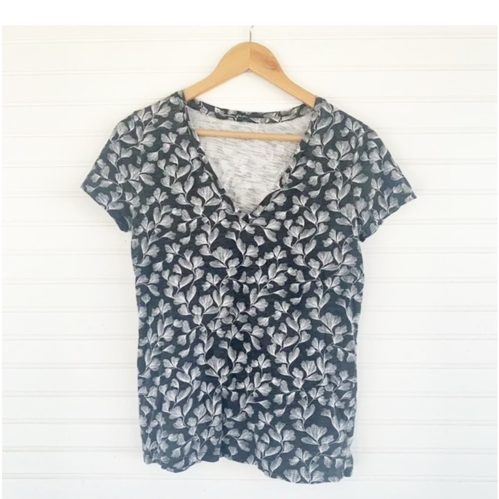 Merona V-Neck Tee Size M Grey White Botanical Leaf Print Short Sleeve Slub Knit